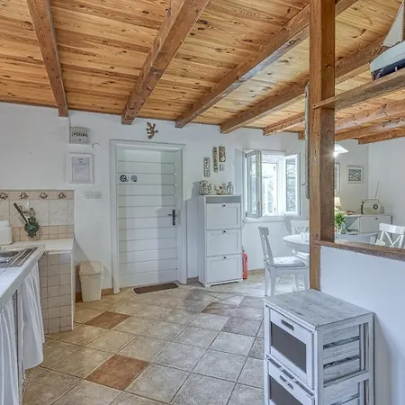 Holiday home Eco House Zabodarski - Happy *