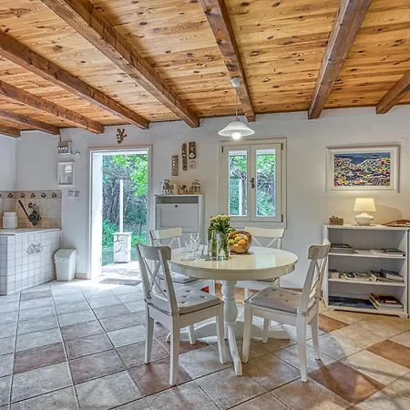 Semesterbostad Eco House Zabodarski Terrace & Grill - Happy *